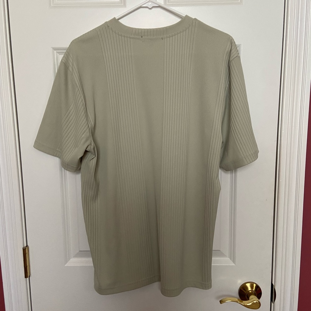 Shirt - Picture 2 of 4
